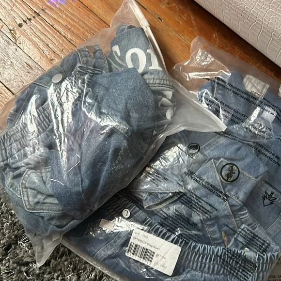 Soft girl era Jean jacket - Picture 4 of 4